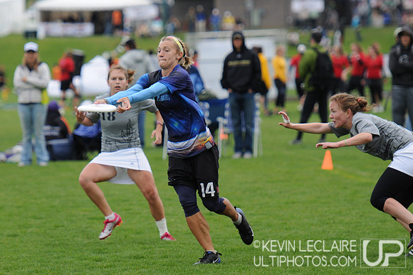 Sunday 8:30am Quarterfinals Round Action -- 2011 USAU College Championships