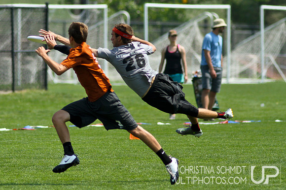 2012 USAU D-I College Championships Saturday Round 4 Action