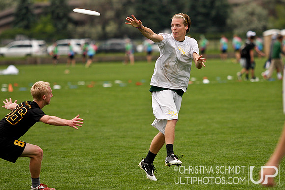 2012 USAU D-I College Championships Friday Round 2 Action