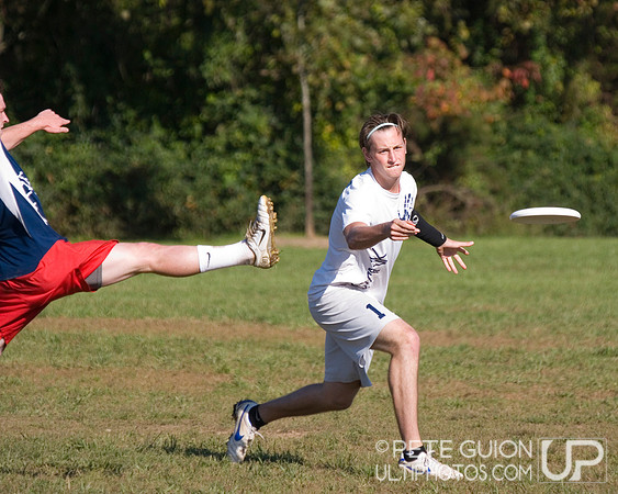 Sunday Round 1 Action -- 2011 Hucks off the Hilltop