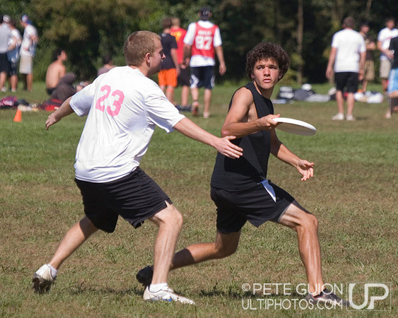 Sunday Round 2 Action -- 2011 Hucks off the Hilltop