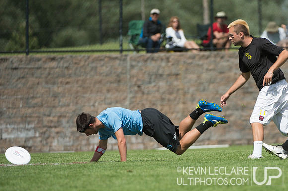 2012 USAU D-I College Championships Sunday Action
