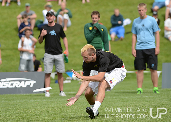 2012 USAU D-I College Championships Sunday Action