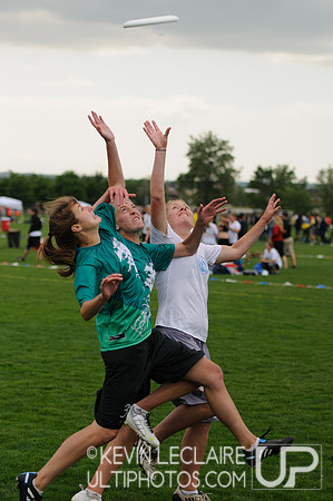 2012 USAU D-I College Championships Friday Round 1 Action