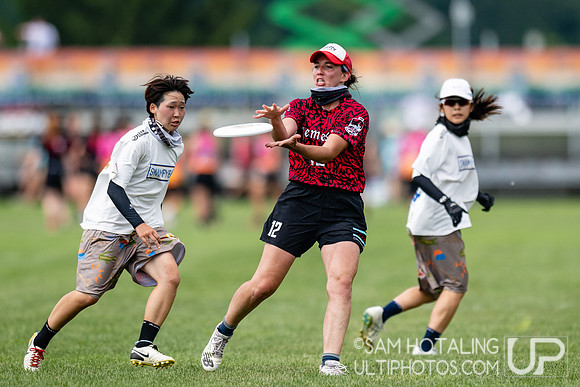 Chicago Nemesis vs Swampybarg in pool play at World Ultimate Club Championships