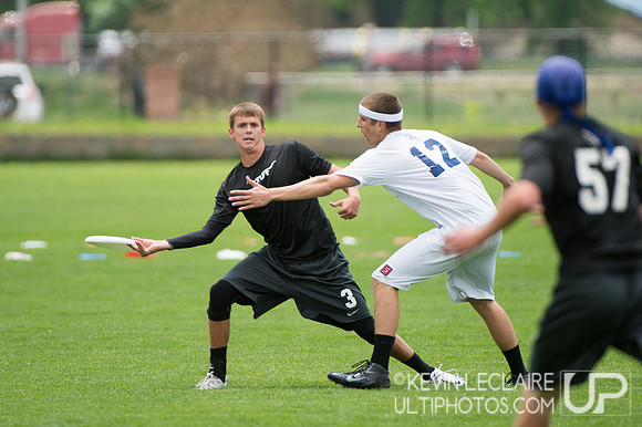2012 USAU D-I College Championships Friday Action