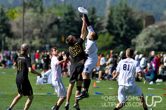 2012 USAU D-I College Championships Sunday Qtrs Action