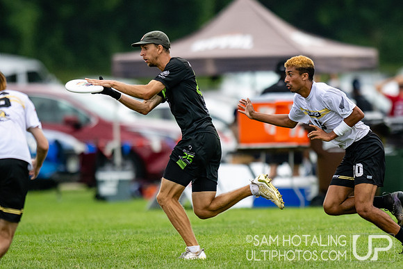 Melbourne Ellipsis vs Wildcats in pool play at World Ultimate Club Championships