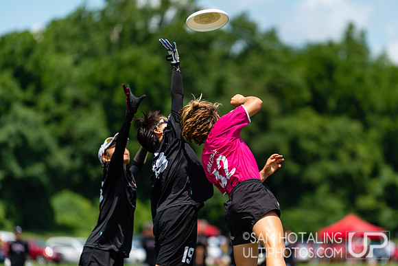 TOKYO Mavericks vs Revolution in quarterfinals at World Ultimate Club Championships