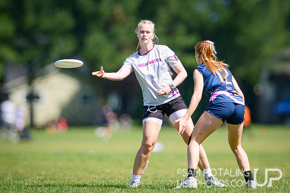 Saturday pool play at USAU D-I College Championships