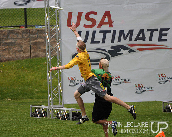Iowa makes the bid on the showcase field - KWL - College Sat_20110528_1359 DSC_2905_cr