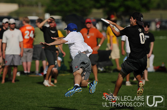 2012 USAU D-I College Championships Saturday Action