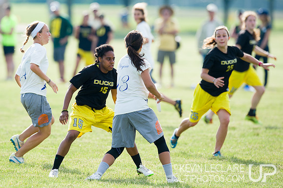 2014 USAU D-I College Champs Sunday Qtrs Action