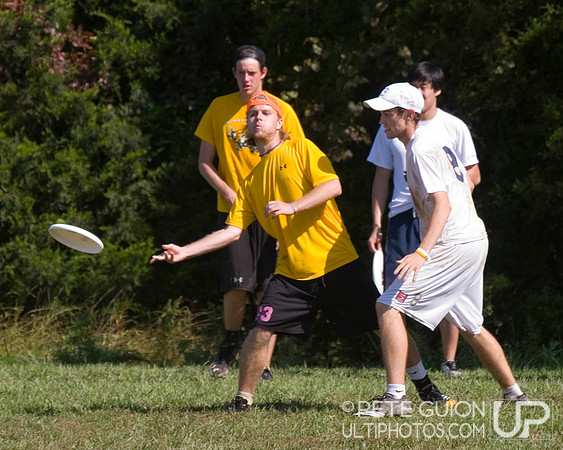 Sunday Round 2 Action -- 2011 Hucks off the Hilltop