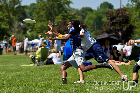 2014 USAU D-I College Champs Saturday Action