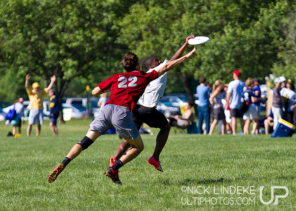 2014 USAU D-I College Champs Saturday Action