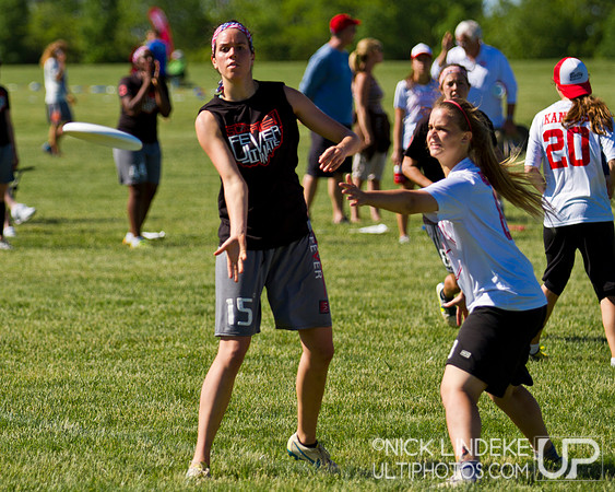 2014 USAU D-I College Champs Friday Action