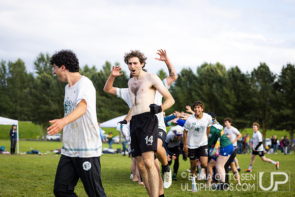 Sunday full coverage from USAU D-IIII College Championships: Semi-Finals