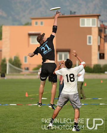 2012 USAU D-I College Championships Saturday Action