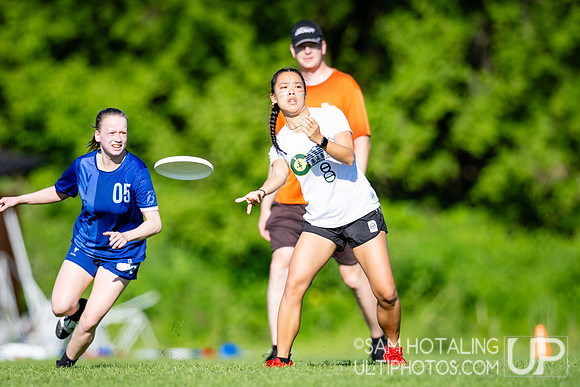 Women’s pool play at USAU DI College Championships