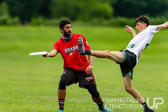 Alligators Masi vs Wollongong Krank in pool play at World Ultimate Club Championships