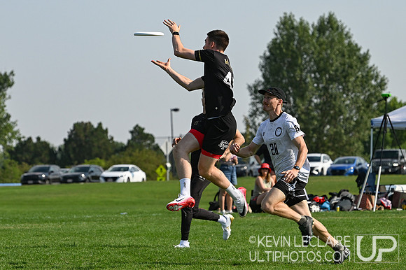 Revolver vs Clapham Ultimate - 2025 ICC Friday Action