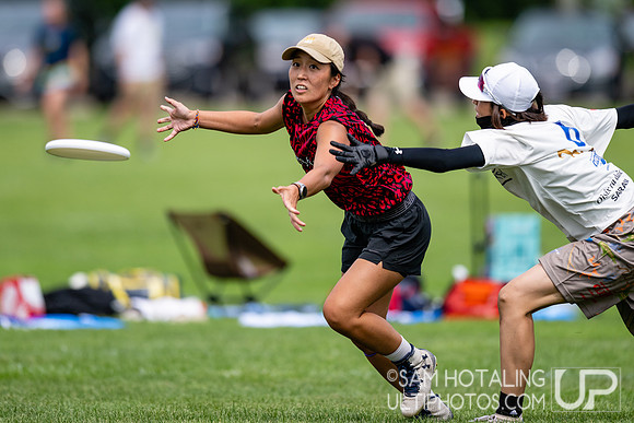 Chicago Nemesis vs Swampybarg in pool play at World Ultimate Club Championships