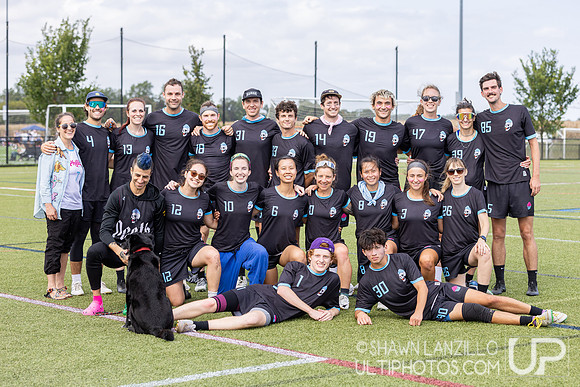 2025 Mid-Atlantic Club Regionals Philly Cupcakes Dog Focused Team Photo