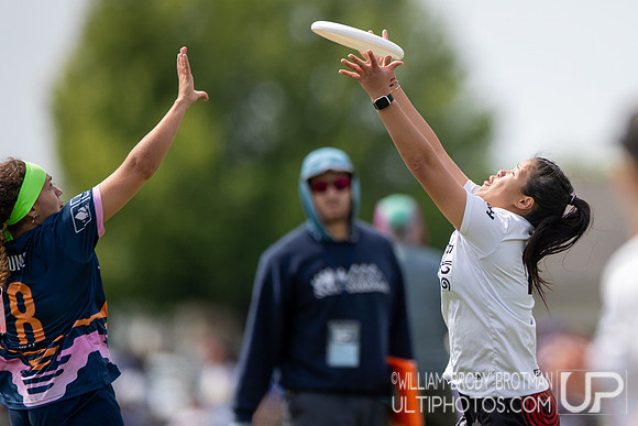 Day 1 of the USA Ultimate D-I College Championships