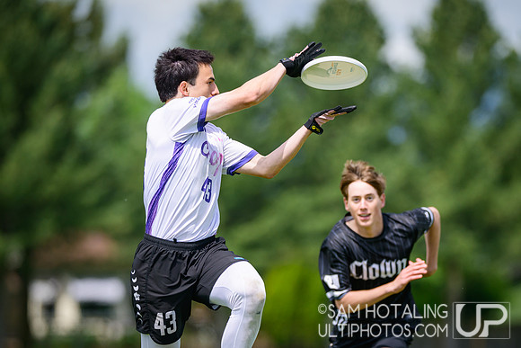Bowdoin Clown vs Carleton College CHOP in quarterfinals at USAU D-III College Championships