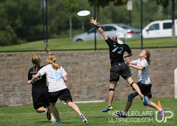 2012 USAU D-I College Championships Friday Action