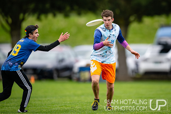 Pool play round I at DiscNW Spring Reign