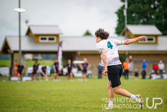 Lewis & Clark Bacchus vs Middlebury Pranksters (M) in finals at USAU D-III College Championships