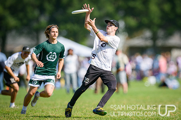 Saturday pool play at USAU D-I College Championships