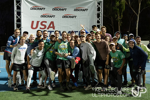 Truck Stop Team Photo & Peter Farricker Spirit Award - USA Ultim
