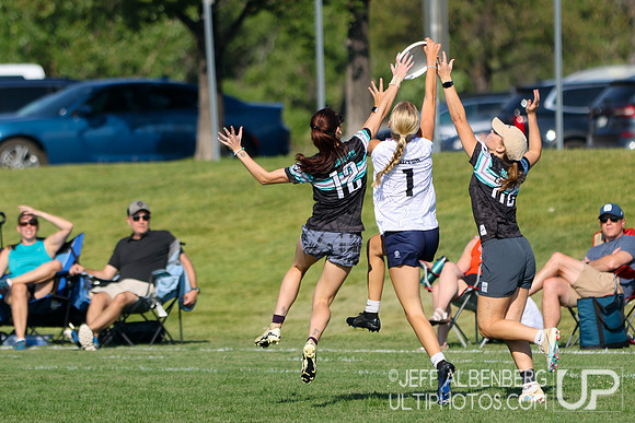 Pool play at USAU Youth Club Championships