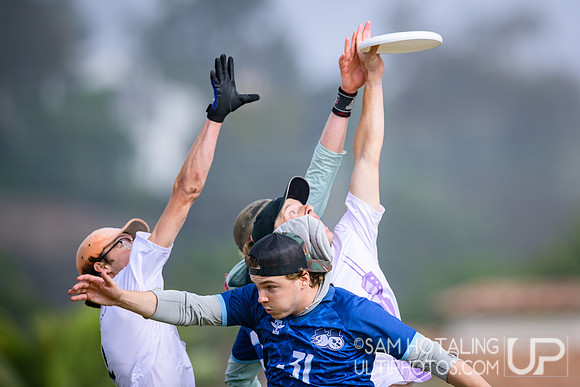 Highlights from pre-quarters at USAU Club Championships, Surf Cup Sports Park