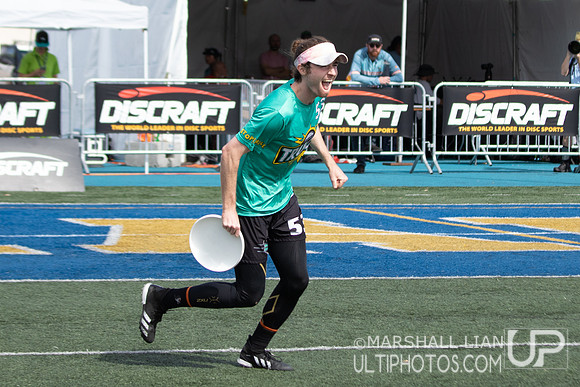 Truck Stop vs Johnny Bravo in finals at USA Ultimate National Championships