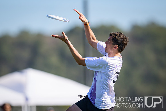 Chicago Machine vs PoNY in semifinals at USAU Club Championships, Surf Cup Sports Park