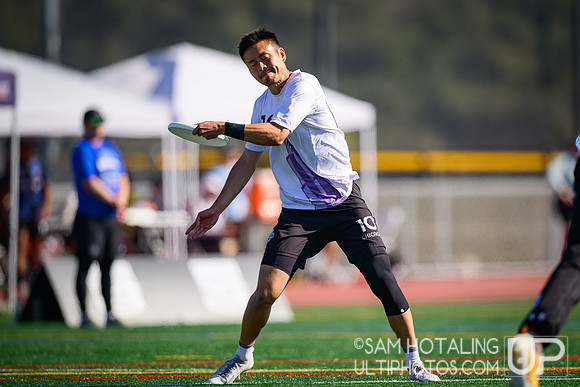 Chicago Machine vs PoNY in semifinals at USAU Club Championships, Canyon Crest High School