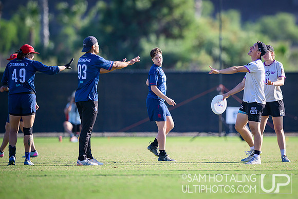 Tower vs Mile High Trash at USAU Club Championships, Surf Cup Sports Park