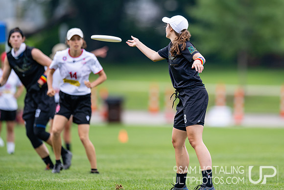 CUSB Shout vs Stella in pool play at World Ultimate Club Championships