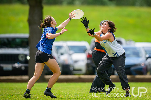 Lewis & Clark Artemis vs Whitman Sweets in quarterfinals at USAU D-III College Championships