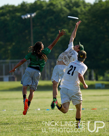 2014 USAU D-I College Champs Friday Action