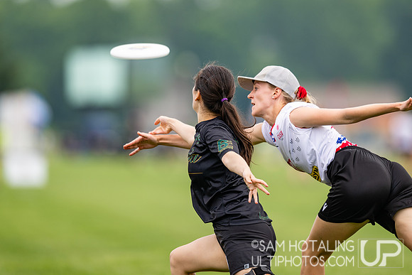 CUSB Shout vs Stella in pool play at World Ultimate Club Championships