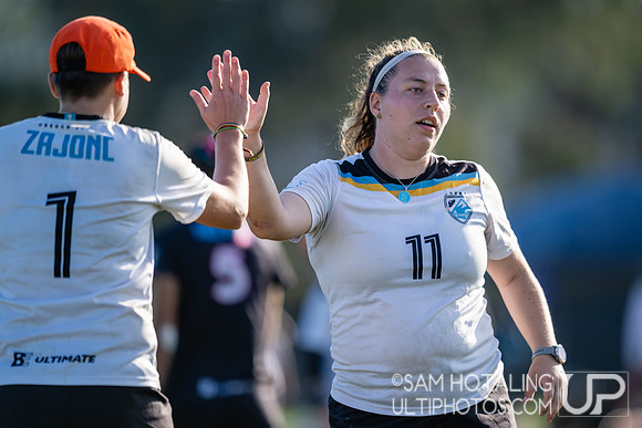 Flipside vs Schwa in 5th-place finals at USA Ultimate National Championships