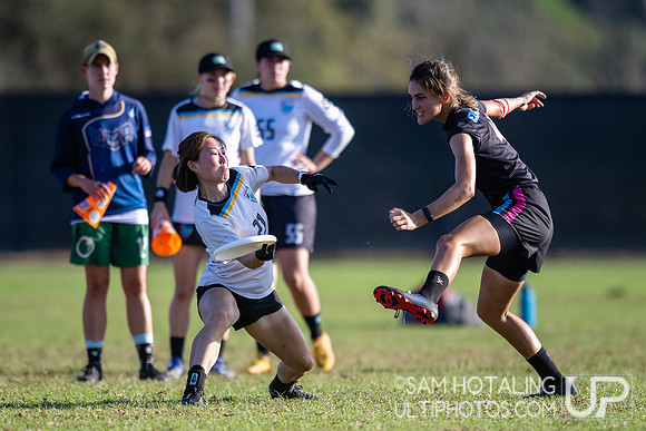 Flipside vs Schwa in 5th-place finals at USA Ultimate National Championships