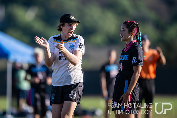 Flipside vs Schwa in 5th-place finals at USA Ultimate National Championships