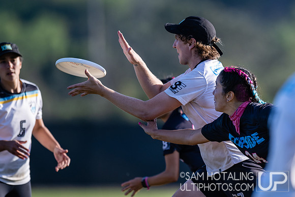 Flipside vs Schwa in 5th-place finals at USA Ultimate National Championships