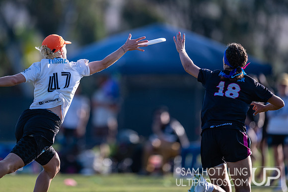 Flipside vs Schwa in 5th-place finals at USA Ultimate National Championships